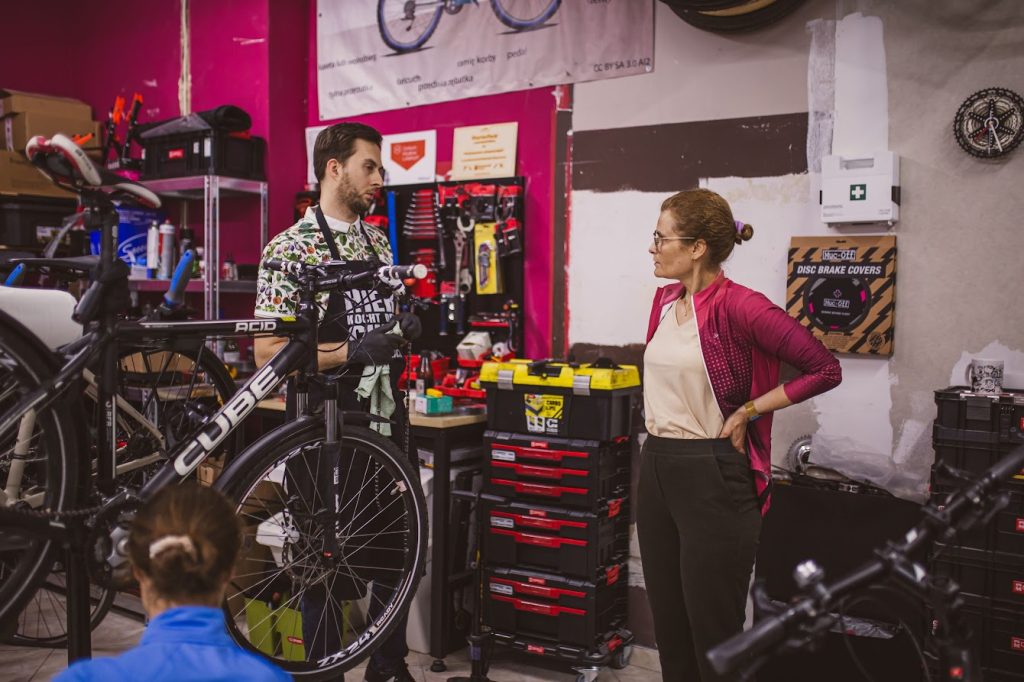 zębatka serwis rowery Poznań rowerowa kawiarenka naprawcza - lokla garbary Poznań