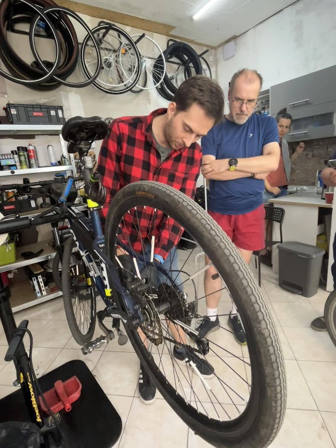 6 spotkań kawiarenki naprawczej pod patronatem Fundacji Veolia Polska