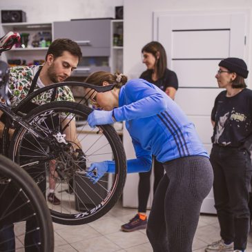 Zębatka rowerowa kawiarenka naprawcza – czym jest? Jak działa? Na czym to polega?